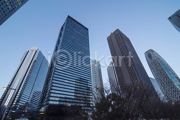 사람없음 JPG 로우앵글 포토 건축물 고층빌딩 나무 도시 도시풍경 도쿄 빌딩 식물 신주쿠 야외 일본 주간 풍경(경치) 하늘 해외풍경 현대건축