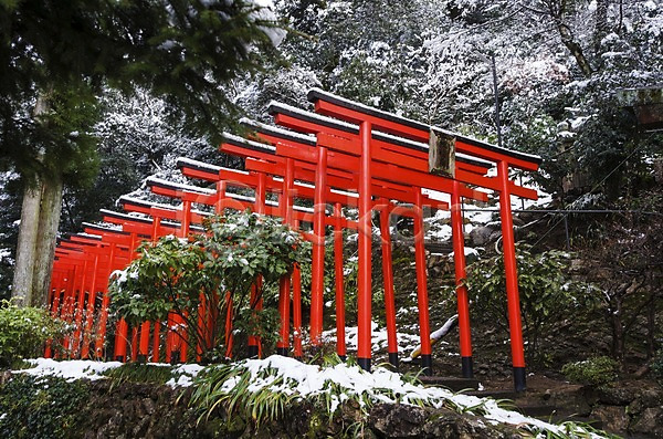 사람없음 JPG 포토 건축물 겨울 겨울풍경 계절 고건축 기후현 나무 눈(날씨) 문 사찰 식물 야외 일본 일본전통 전통 주간 출입구 토리이 풍경(경치) 해외풍경