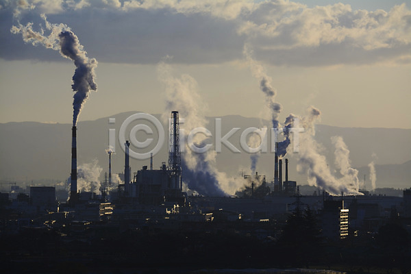 대기오염 매연 사람없음 JPG 실루엣 포토 건물 공장 구름(자연) 굴뚝 도시 도시풍경 야외 연기 오염 일본 주간 풍경(경치) 하늘