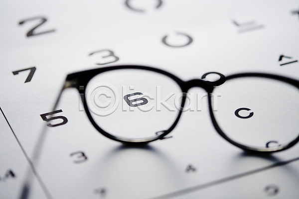 사람없음 JPG 포토 배경화면 백그라운드 스튜디오촬영 시력검사 시력검사표 안경 오브젝트 의학 치료