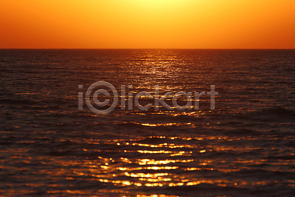 사람없음 JPG 포토 해외이미지 가로 맑음 물 바다 백그라운드 빛 새벽 수평선 오렌지 일몰 자연 저녁 풍경(경치) 하늘 해외202004 황금 황혼
