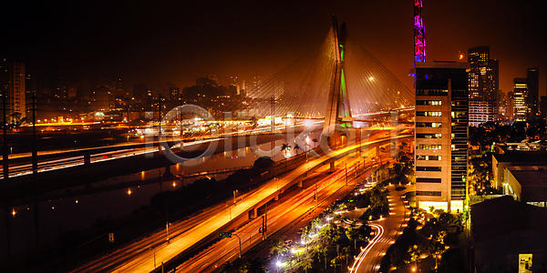 사람없음 JPG 포토 해외이미지 가로 강 건물 건축양식 관광지 교통시설 남아메리카 도시 도시풍경 라틴아메리카 명승지 브라질 빛 빛망울 야간 야외 연결 컬러풀 큼 탑 파노라마 해외202004 해외포토 휴가
