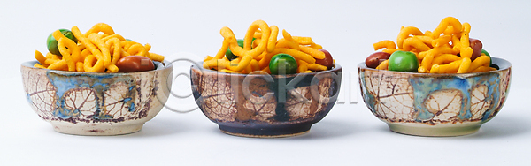 신선 동양인 사람없음 인도인 JPG 포토 해외이미지 가로 고립 깊이 백그라운드 소금 속도 손가락 전통 채식주의자 튀김 패스트푸드 폐기물 해외202004 해외포토 향신료 흰색