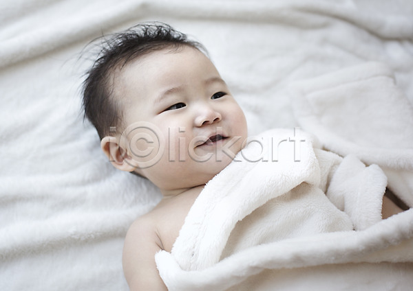 귀여움 남자 남자아기만 남자아기한명만 동양인 사람 아기 아기만 한국인 한명 JPG 포토 눕기 수건 스튜디오촬영 실내