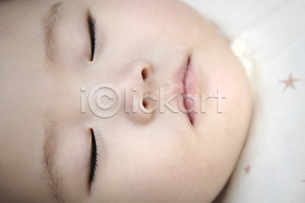 남자 남자아기만 남자아기한명만 동양인 사람 신체부위 아기 아기만 한국인 한명 JPG 포토 스튜디오촬영 실내 얼굴 잠