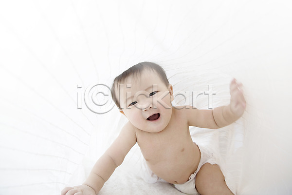 귀여움 남자 남자아기만 남자아기한명만 동양인 사람 아기 아기만 한국인 한명 JPG 포토 기저귀 놀이 스튜디오촬영 실내 앉기 커튼