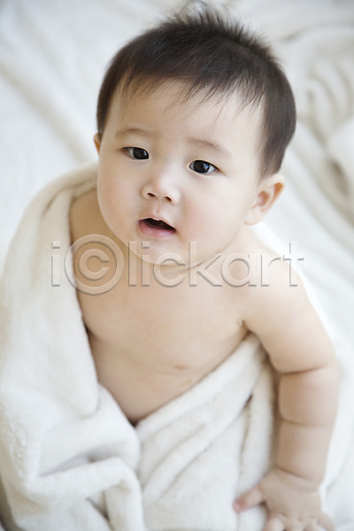귀여움 남자 남자아기만 남자아기한명만 동양인 사람 아기 아기만 한국인 한명 JPG 포토 담요 스튜디오촬영 실내 앉기 응시 이불