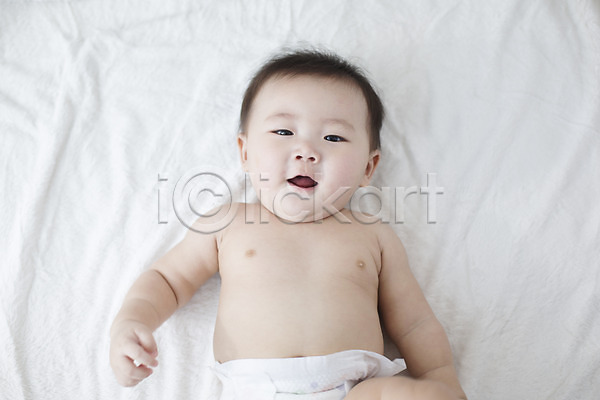 귀여움 남자 남자아기만 남자아기한명만 동양인 사람 아기 아기만 한국인 한명 JPG 포토 기저귀 눕기 담요 스튜디오촬영 실내
