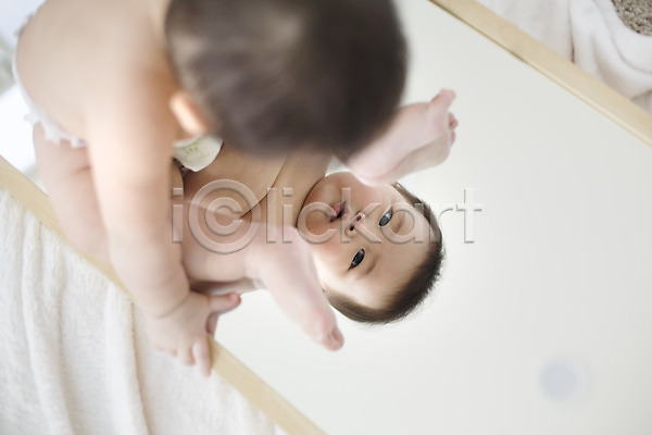 귀여움 남자 남자아기만 남자아기한명만 동양인 사람 아기 아기만 한국인 한명 JPG 포토 거울 기저귀 스튜디오촬영 실내 앉기