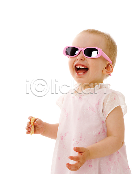 귀여움 기쁨 행복 백인 어린이 여자 한명 JPG 포토 해외이미지 1 게임 고립 금발 딸 라이프스타일 미소(표정) 분홍색 선글라스 에너지 여름(계절) 여름옷 연도 웃음 작음 잡기 장난 쿠키 표현 해외202004 흰색