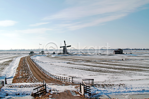 사람없음 JPG 포토 해외이미지 건물 건축양식 겨울 네덜란드 눈내림 시골 야외 역사 전통 중세 풍차 해외202004