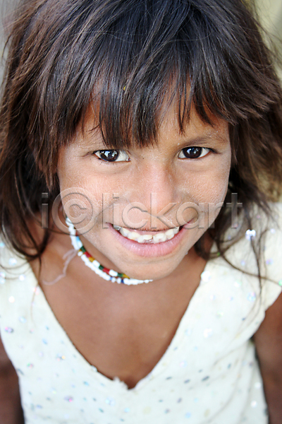 가난 행복 동양인 소녀(어린이) 어린이 인도인 한명 JPG 포토 해외이미지 거지 눈(신체부위) 미소(표정) 심플 아시아 인디언 작음 표현 해외202004