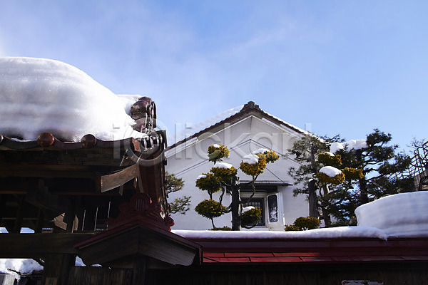 사람없음 JPG 포토 건축물 겨울 겨울풍경 계절 고건축 구름(자연) 나무 식물 아시아 야외 일본 일본문화 일본전통 전통 주간 주택 풍경(경치) 하늘 해외풍경