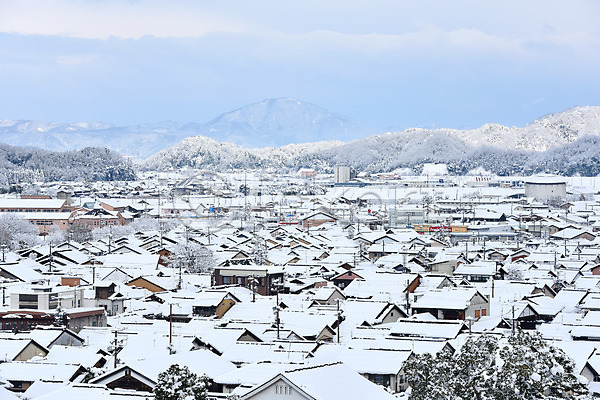 사람없음 JPG 포토 건물 겨울 겨울풍경 계절 눈(날씨) 마을 산 야외 자연 주간 주택 풍경(경치)