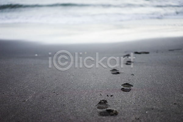 사람없음 JPG 아웃포커스 포토 모래 모래사장 바다 발자국 백그라운드 야외 자연 주간 파도 풍경(경치) 해변