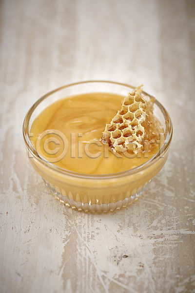 사람없음 JPG 포토 그릇 꿀 마누카꿀 백그라운드 벌꿀 벌집 스튜디오촬영 실내 유리그릇 음식