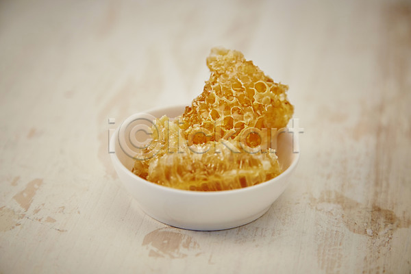 사람없음 JPG 포토 그릇 꿀 백그라운드 벌꿀 벌집 스튜디오촬영 실내 음식