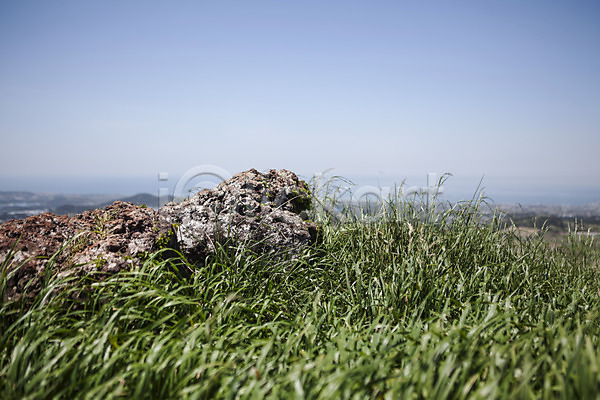 사람없음 JPG 포토 돌(바위) 바위(돌) 식물 야외 자연 잔디 제주도 주간 풀(식물) 풍경(경치) 하늘 한국