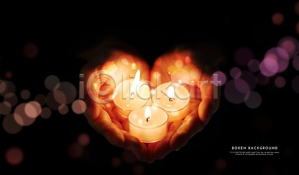 사람 신체부위 한명 PSD 편집이미지 포토일러 들기 백그라운드 보케 블러 빛 세개 손 원형 초 촛불