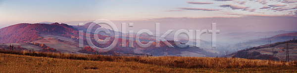 사람없음 JPG 포토 해외이미지 11월 가을 계곡 계절 구름 나무 내추럴 노란색 마을 목재 백그라운드 빛 빨간색 산 선 숲 시골 식물 아침 안개 야외 언덕 웅장함 일출 잎 자연 저녁 전압 전염 파노라마 파란색 풍경 하늘 해외202004 해외포토 햇빛 환경 황금 힘