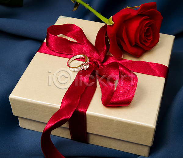 감사 사랑 축하 사람없음 JPG 포토 해외이미지 S 기념 기념일 기회 꽃 놀람 덮개 리본 묘사 발렌타인데이 분홍색 빨간색 상자 생일 선물 식물 심볼 엄마 이벤트 장미 장식 주기 하트 해외202004 흰색