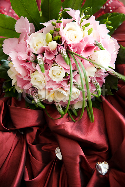 축하 특별함 사람없음 JPG 포토 해외이미지 결혼 꽃 꽃다발 분홍색 빨간색 웨딩드레스 축제 해외202004