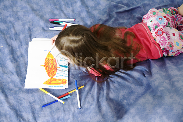 기쁨 만족 행복 어린이 한명 JPG 일러스트 포토 해외이미지 교육 그리기 그림 꿈 미소(표정) 미술 어류 여학생 오브젝트 유치원 장식 종이 해외202004