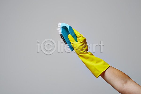 사람 신체부위 한명 JPG 포토 건강 고무장갑 붓 손 솔 스튜디오촬영 위생 위생관리 청결 청소도구