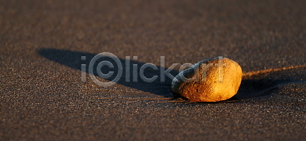 평화 사람없음 JPG 포토 해외이미지 그림자 내추럴 노란색 닫기 모래 모래사장 바위 백그라운드 벽지 빛 새벽 싱글 야간 야외 여름 오렌지 일몰 일출 자연 저녁 지질학 태양 풍경 해외202004 해외포토 햇빛 황금 황혼 휴가