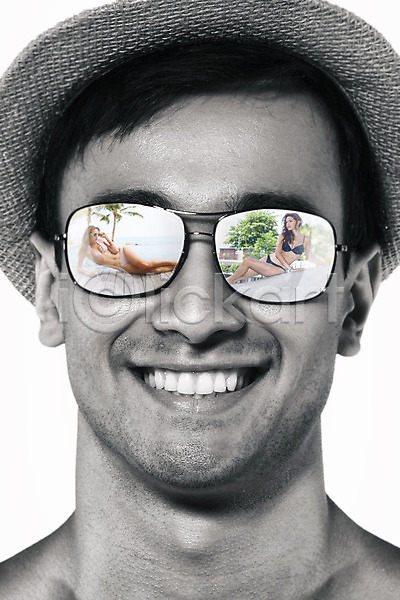 과거 남자 사람 서양인 성인 성인만 세명 여자 외국인 3D JPG 디지털합성 편집이미지 흑백 꿈 디지털아트 모자(잡화) 미소(표정) 반사 비키니 선글라스 안경 휴양지