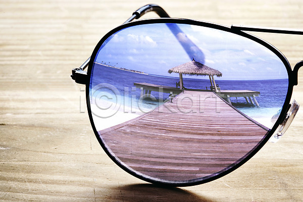 과거 사람없음 3D JPG 디지털합성 편집이미지 꿈 디지털아트 바다 반사 선글라스 안경 오두막 항구 휴가 휴양지