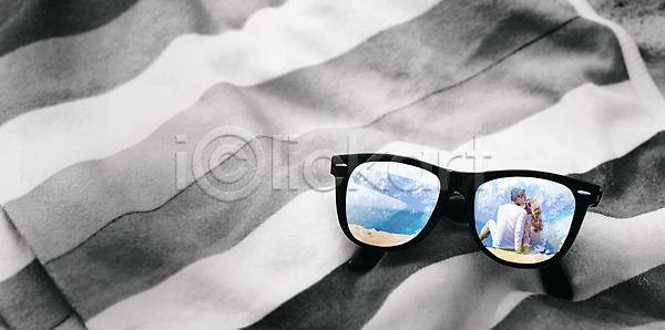 과거 남자 두명 사람 서양인 여자 외국인 중년 중년만 3D JPG 디지털합성 편집이미지 꿈 디지털아트 반사 비치타올 선글라스 안경 해변 휴가
