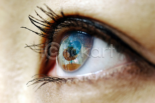 과거 사람 신체부위 3D JPG 디지털합성 편집이미지 꿈 나무 눈(신체부위) 눈동자 디지털아트 반사 밤하늘 별 식물