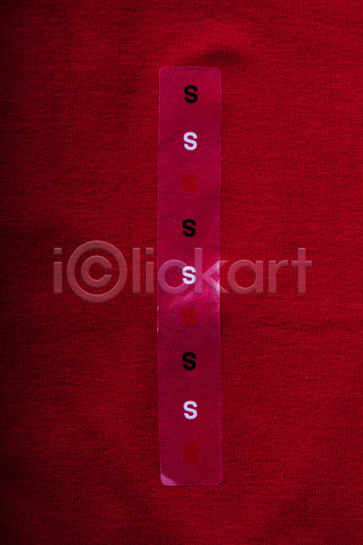 매끈함 사람없음 JPG 포토 해외이미지 S 디자인 라벨 면 묘사 빨간색 셔츠 심볼 옷 유행 정사각형 직물 질감 치수 텍스트 패턴 해외202004