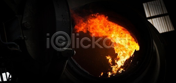 뜨거움 매움 흐름 사람없음 JPG 포토 해외이미지 개울 곰팡이 공장 광 국자 금속 무거움 방앗간 불꽃 붓기 빛 빨간색 산업 알루미늄 액체 업무 오렌지 용광로 제조 제철소 주조 철 철강 포즈 프랑스 해외202004 해외포토 화상
