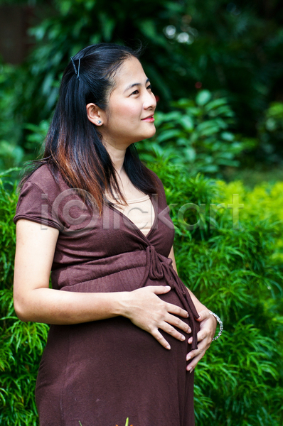 희망 20대 아기 어린이 여자 한명 JPG 포토 해외이미지 금발 기다림 엄마 열쇠 임산부 임신 큼 해외202004