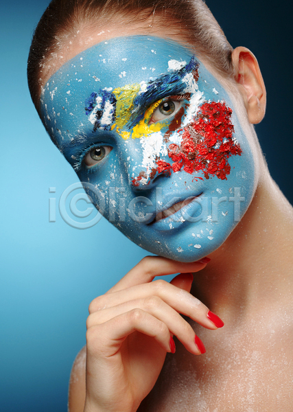 우아함 화려 백인 사람 여자 한명 JPG 포토 해외이미지 겨울 그리기 모델 미술 백그라운드 빛 스타일 스타일링 얼굴 완전 유행 은색 입술 조류 질감 컬러풀 크리스마스 파란색 포즈 피부 해외202004 화장품