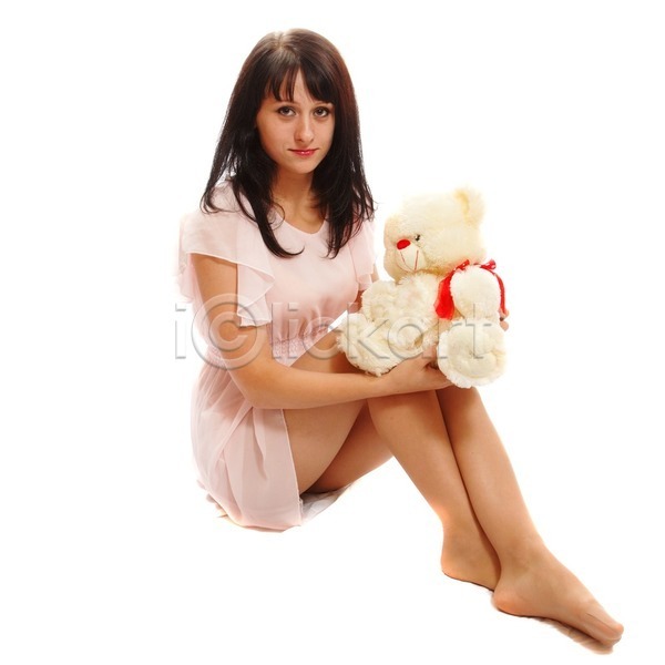 백인 사람 성인 여자 한명 JPG 포토 해외이미지 갈색머리 고립 곰 드레스 미소(표정) 백그라운드 앉기 얼굴 유행 장난감 해외202004