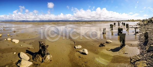 침묵 사람없음 JPG 포토 해외이미지 내추럴 만 맑음 모래 목재 물 바다 백그라운드 보트 서쪽 섬 시골 여름(계절) 여행 옛날 자연 작음 진흙 파란색 풍경(경치) 하늘 해외202004 햇빛 흰색