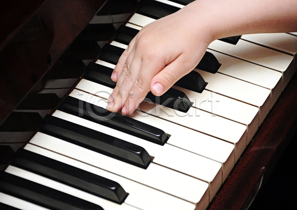 신체부위 JPG 포토 해외이미지 손 실내 연주 피아노(악기) 피아노건반 피아니스트 해외202004