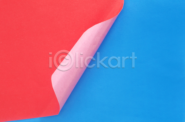 사람없음 JPG 포토 하이앵글 해외이미지 넘기 백그라운드 빨간색 색종이 카피스페이스 파란색 해외202004