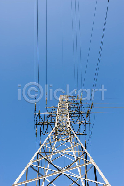 사람없음 JPG 포토 해외이미지 공급 금속 산업 선 에너지 장비 전기 전압 전염 철강 철사 철탑 탑 파란색 하늘 해외202004 힘