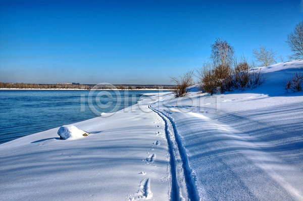 추위 사람없음 JPG 포토 해외이미지 겨울 계절 구름(자연) 그림 러시아 밭 서리 자연 풍경(경치) 하늘 해외202004 흰색