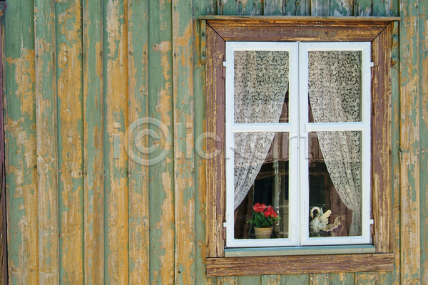 클래식 사람없음 JPG 포토 해외이미지 건축양식 목재 벽 옛날 유지 주택 창문 초록색 페인트 해외202004