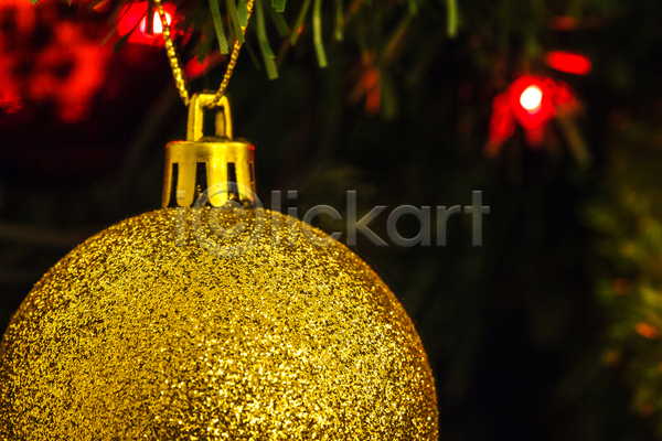 새로움 축하 행복 사람없음 JPG 포토 해외이미지 12월 겨울 공 기념 나무 노란색 백그라운드 빛 오브젝트 유리 장식 전통 초록색 축제 크리스마스 패턴 해외202004 황금 휴가