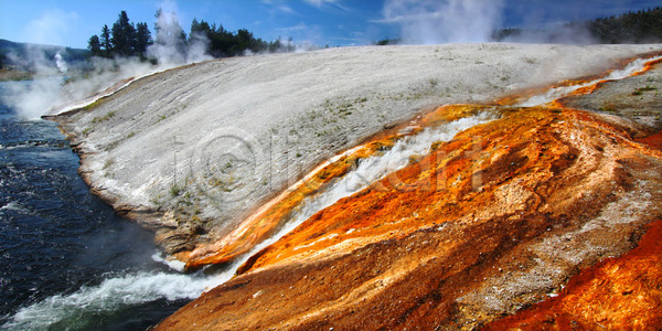감탄 뜨거움 현재 사람없음 JPG 포토 해외이미지 강 공원 내추럴 노란색 대야 땅 물 미국 바위 봄 생태학 서식지 수증기 안개 야외 여행 오렌지 와이오밍 자연 장면 전국 지역 지열 지질학 풍경 해외202004 해외포토 환경 황무지