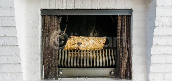 따뜻함 뜨거움 추위 사람없음 JPG 포토 해외이미지 겨울 금속 나무 내부 목재 백그라운드 벽난로 벽돌 복고 불 수확 스타일 연소 옛날 주택 철 커튼 크리스마스 타일 통나무 프레임 해외202004 해외포토 휴가 흰색