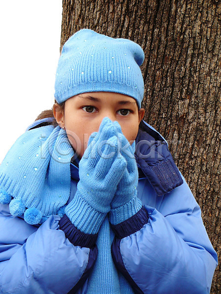 청춘(젊음) 추위 행운 10대 어린이 한명 흑인 JPG 포토 해외이미지 겨울 자연 장갑 코트 포장 해외202004 혼혈