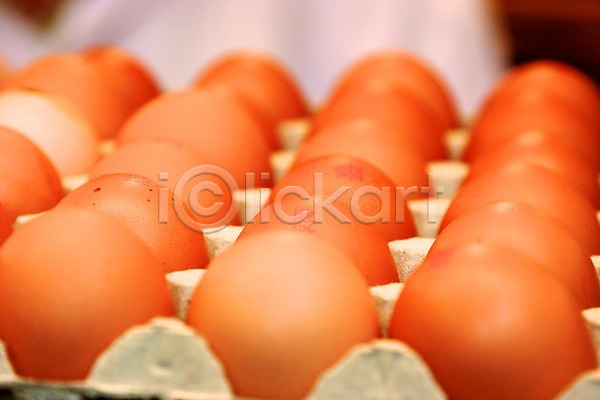 신선 사람없음 JPG 포토 해외이미지 갈색 계란 바구니 부스러기 부활절 부활절계란 아침식사 얼룩 음식 해외202004 휴가 흰색