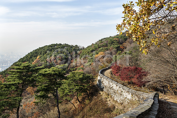 사람없음 JPG 포토 가을(계절) 계절 나무 남한산성 단풍 산 성곽길 성벽 식물 야외 주간 풍경(경치) 하늘 한국